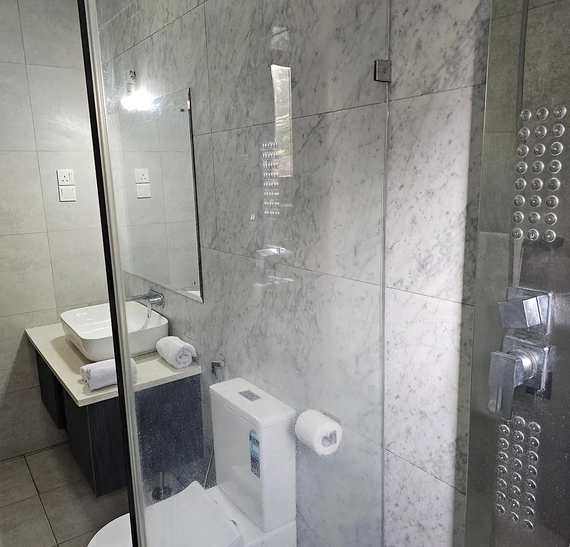 Colombo Comfort Suites Sri Jayewardenepura Kotte Hotel