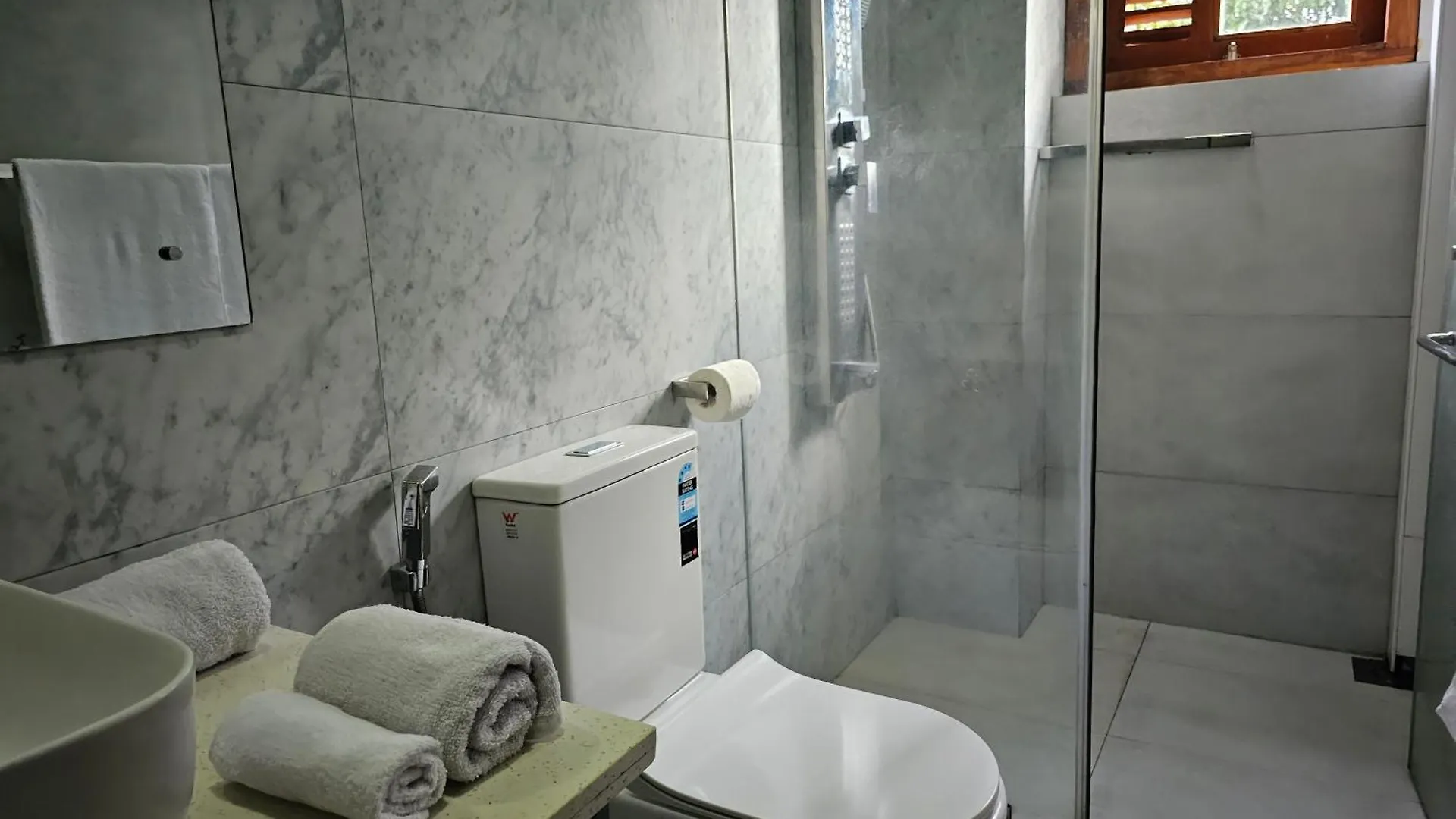 Hotel Colombo Comfort Suites Sri Jayewardenepura Kotte